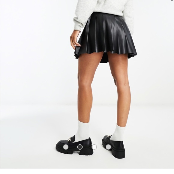 Black Pleated Faux Leather Mini Skirt - Picture 2 of 3